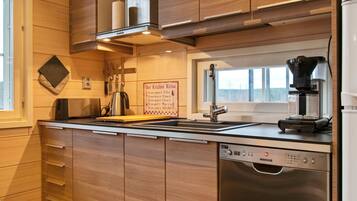 Jääkaappi, mikroaaltouuni, astianpesukone