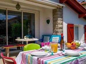 Outdoor dining - Vacation home Milady by Interhome (Biarritz)