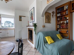 3 عدّة غرف نوم ومكواة/لوح كي وإنترنت مجاني