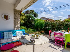 تناول الطعام بالخارج