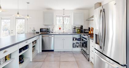 Secluded, dog-friendly home on 3.5-acres with mountain views & upper deck