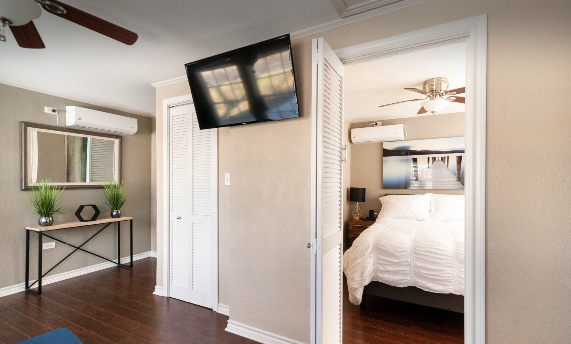 Glamorous Guest House ~ Prime Tyler Location Near ALL Hospitals  
-PET FRIENDLY-