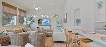 Stunning Saltwater Canal Home with Infinity Pool