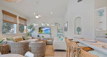 Stunning Saltwater Canal Home with Infinity Pool