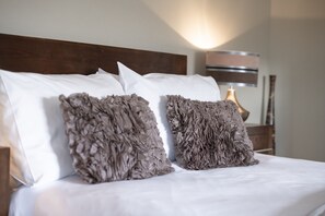 7 habitaciones, tabla de planchar con plancha y cuna de viaje 