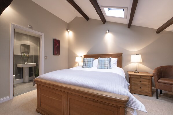 7 habitaciones, tabla de planchar con plancha, cuna de viaje y internet