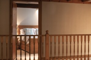 4 bedrooms, iron/ironing board, travel cot, Internet