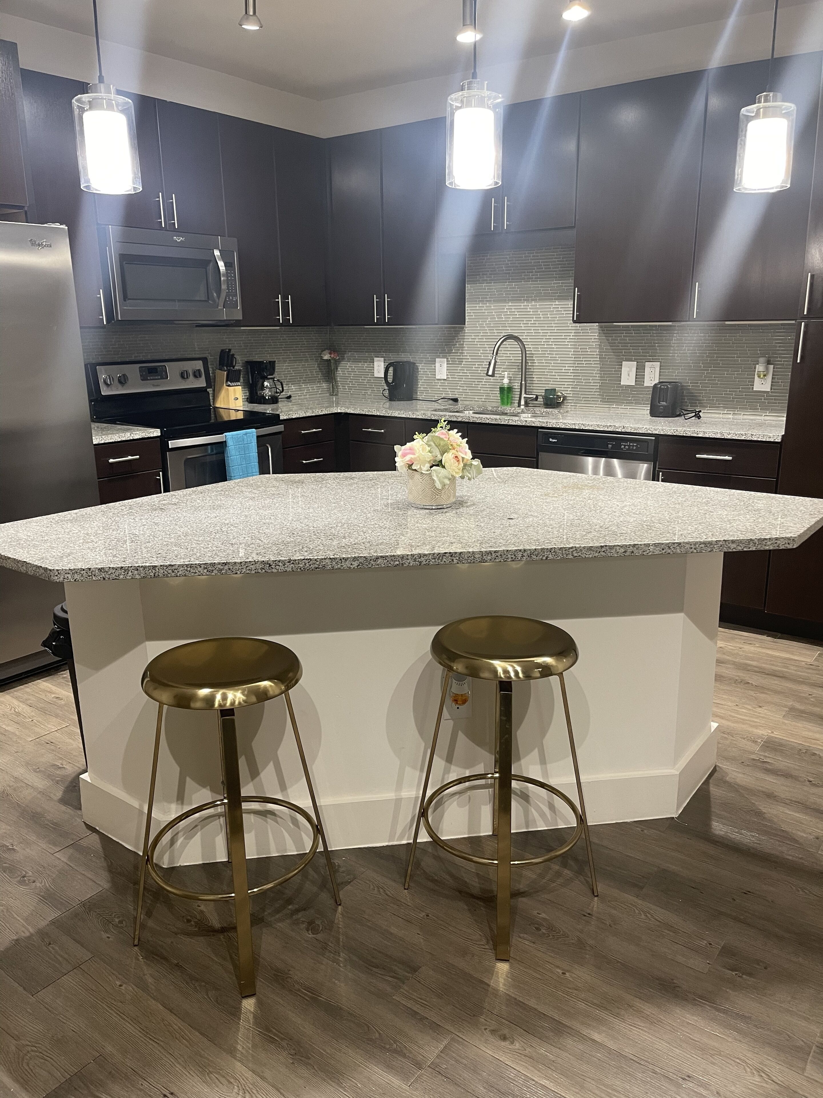 Cozy, luxury 2bd 2bth midtown rental with pool