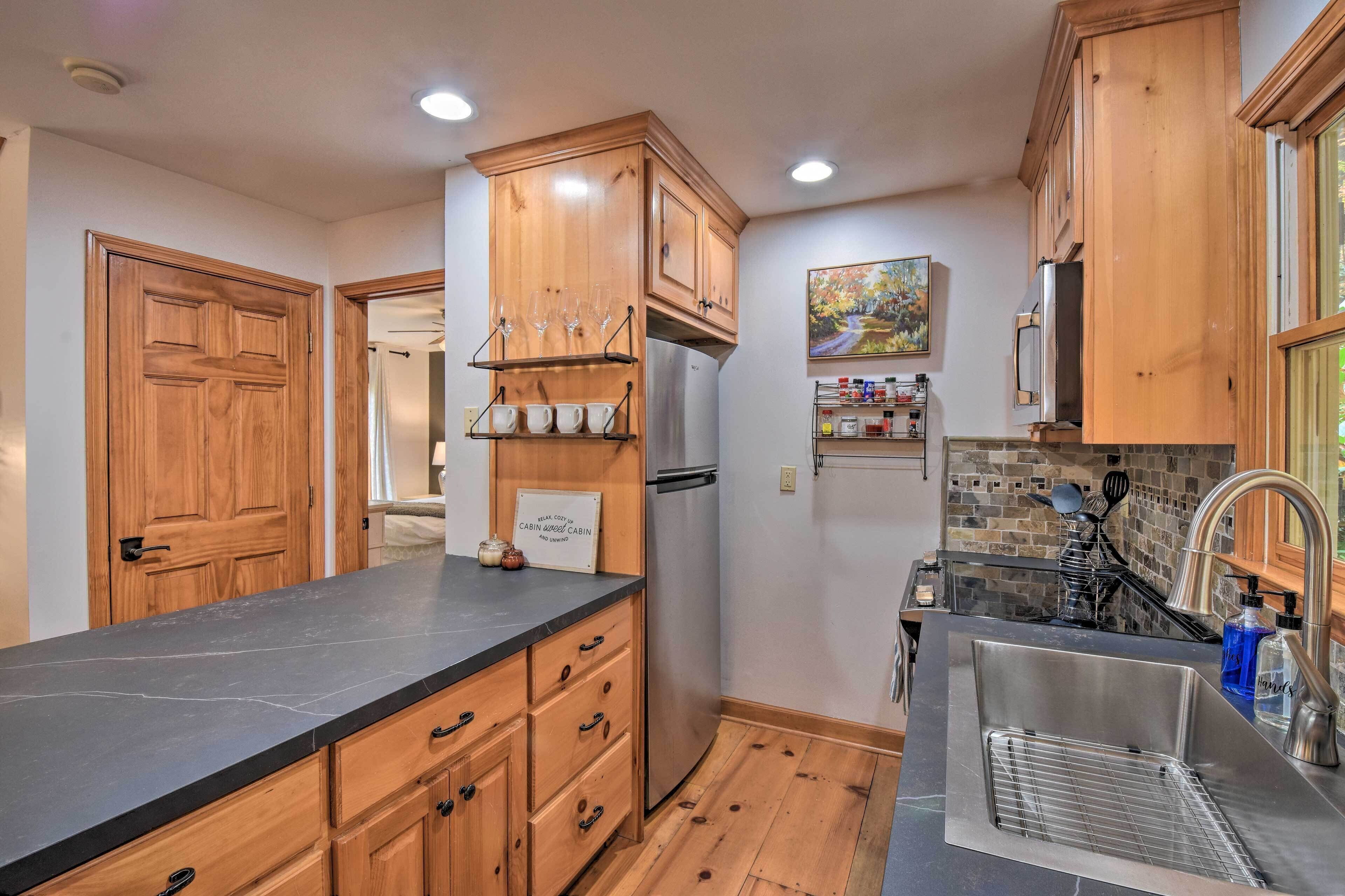 Big Canoe Cabin w/ Mountain View, Hiking & Lake!