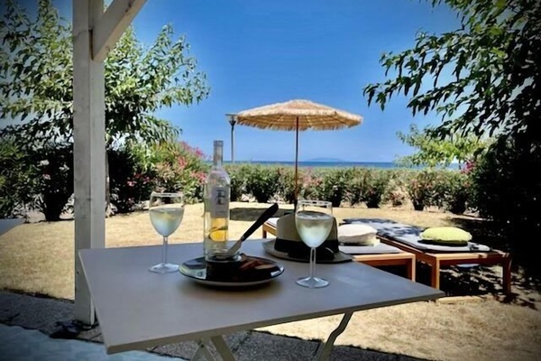 Apéro au mois d’aout face a la mer dans le jardin