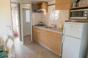 Fridge, microwave, coffee/tea maker, electric kettle