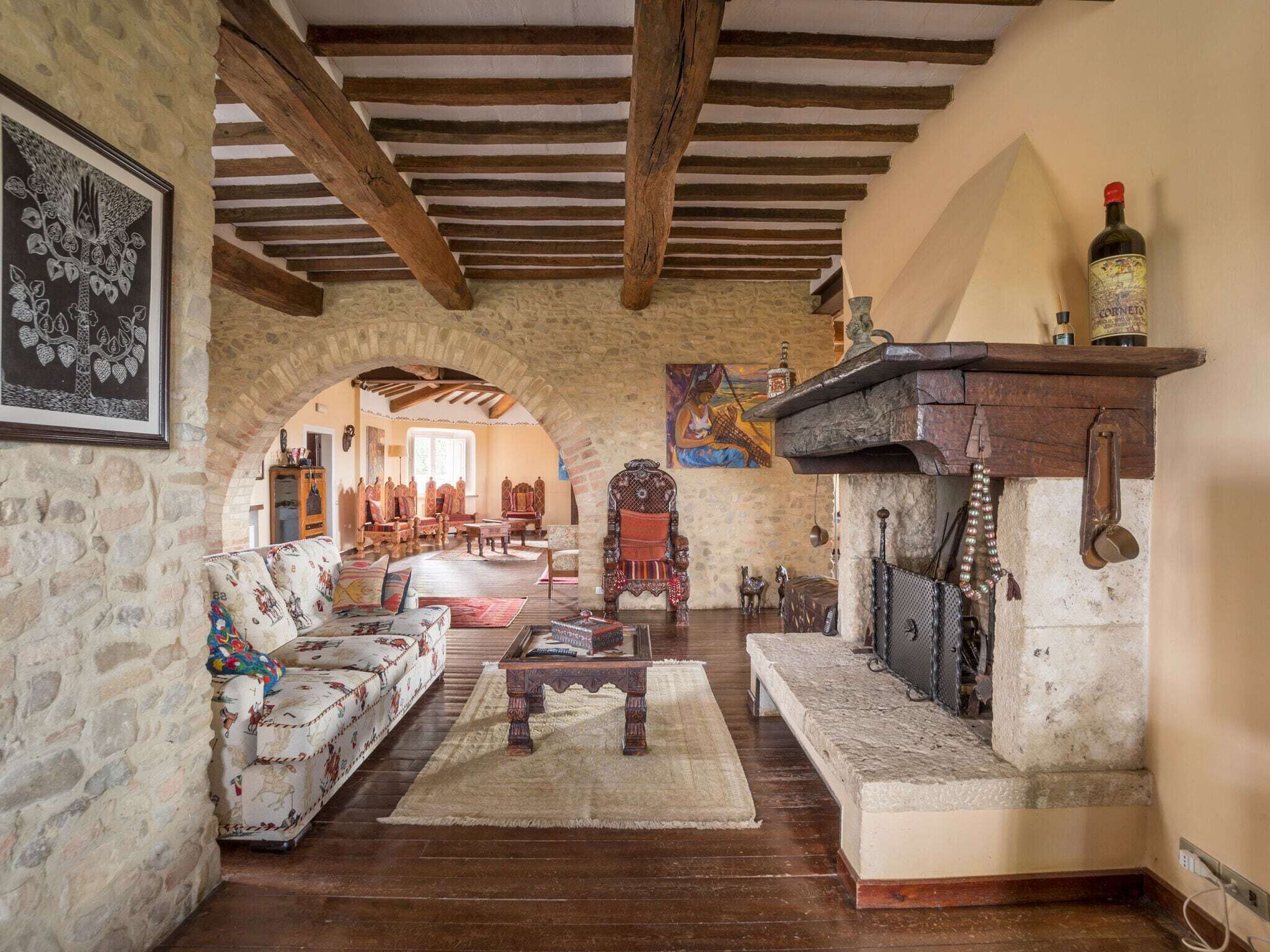 Televisie en een open haard