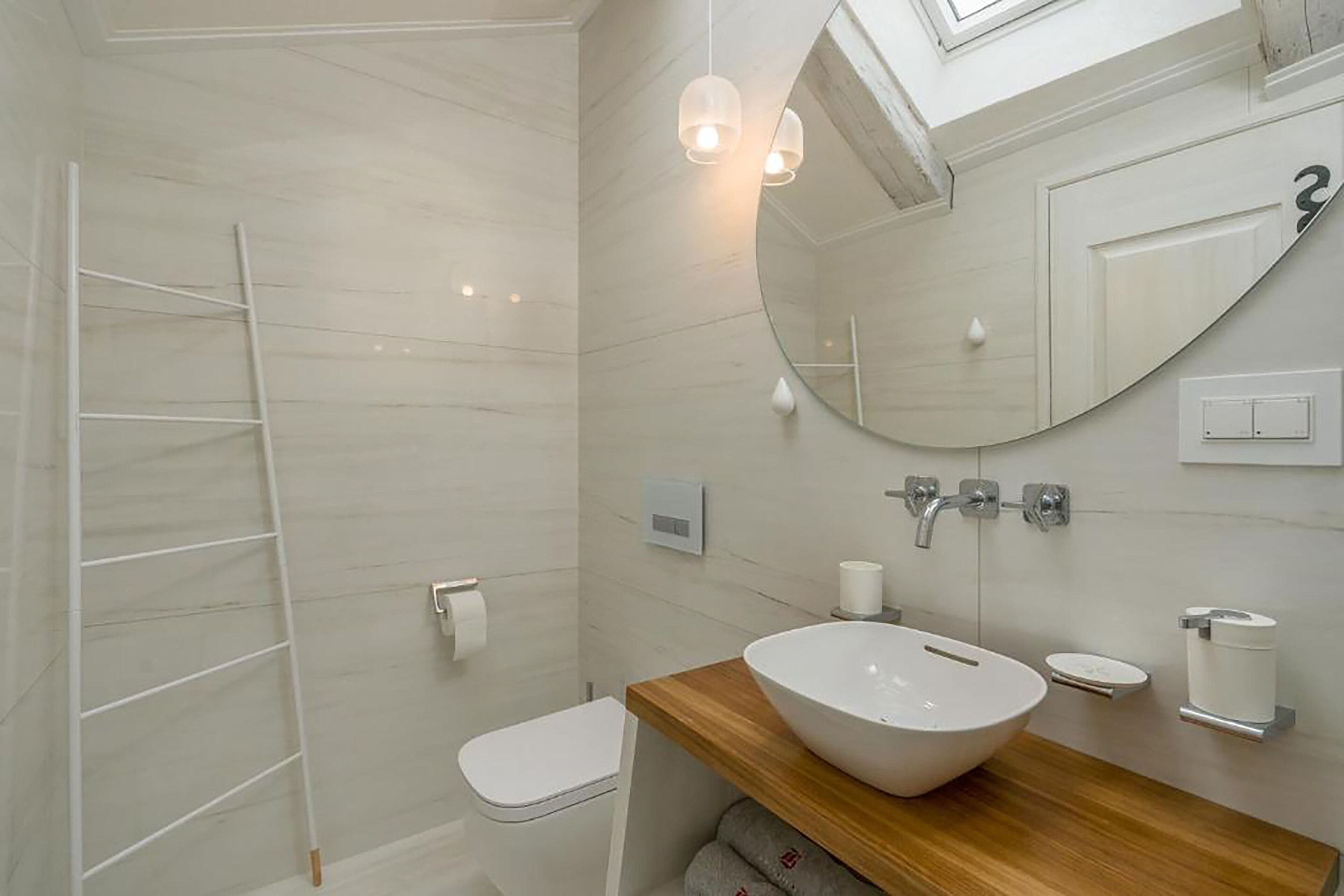 Deluxe Room (Room 2) | Bathroom sink