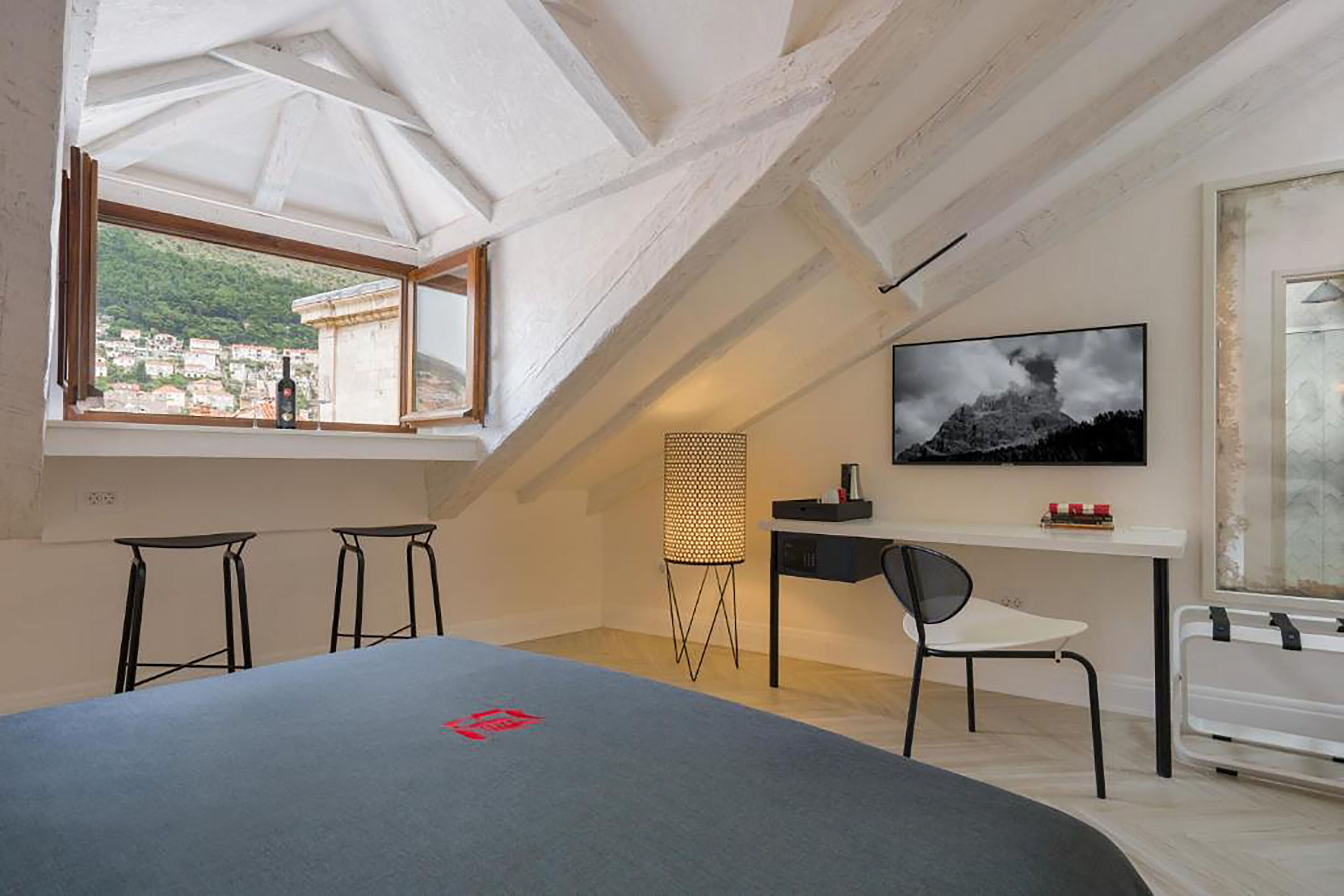 إطلالة على المدينة من المنشأة