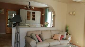 Télévision, table de tennis de table