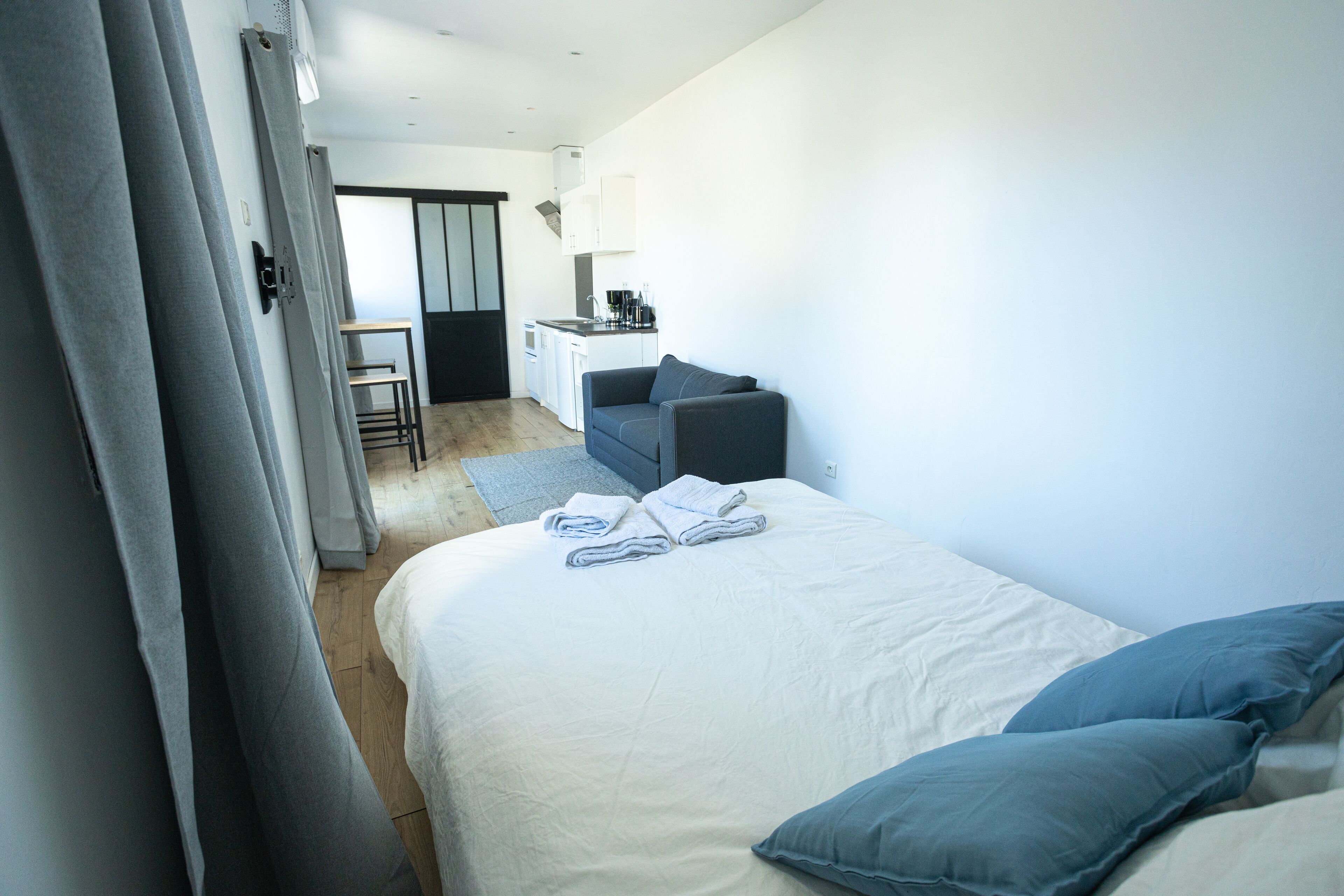 Air-conditioned studio, 750m from the beach, garden with private petanque court