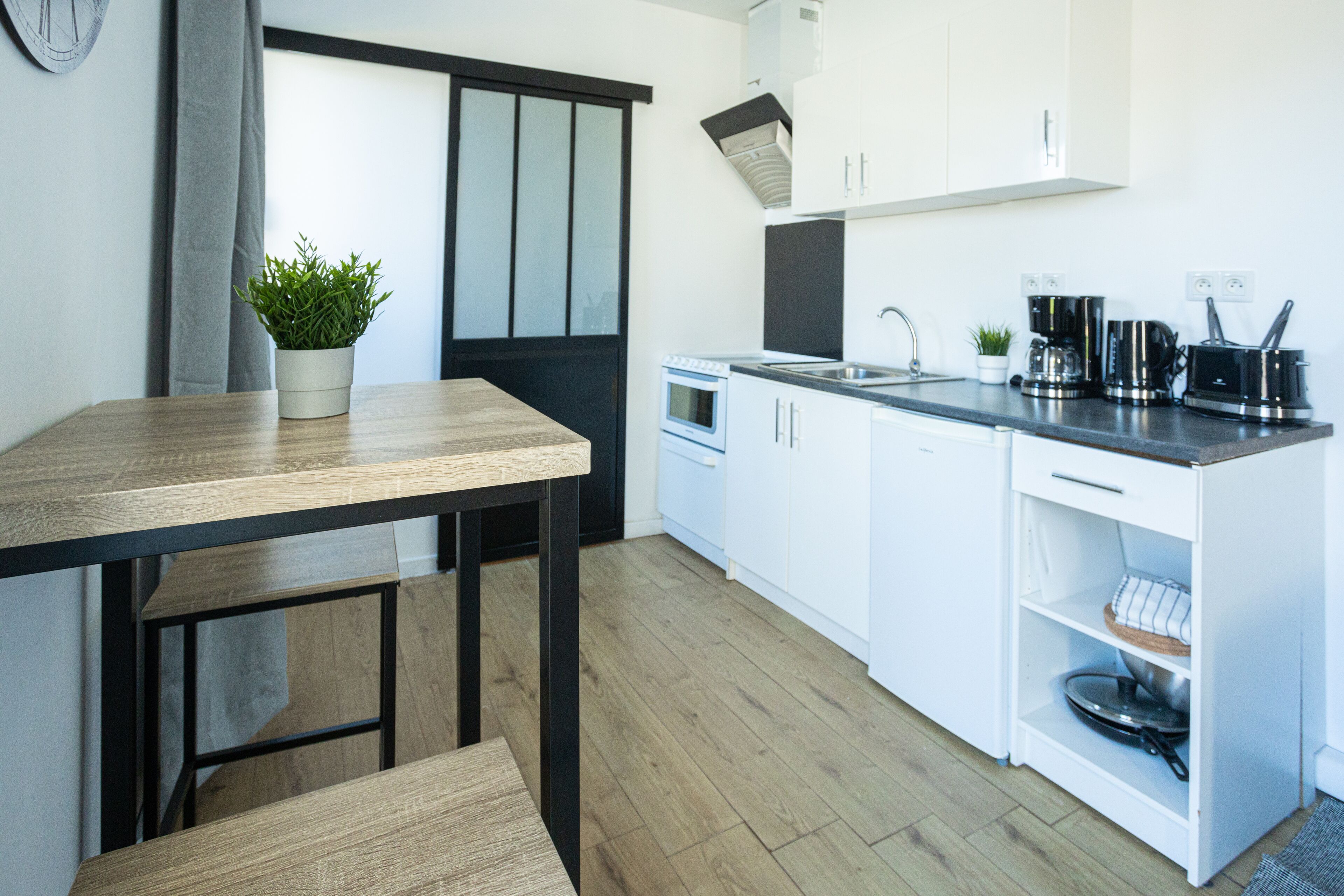 Air-conditioned studio, 750m from the beach, garden with private petanque court