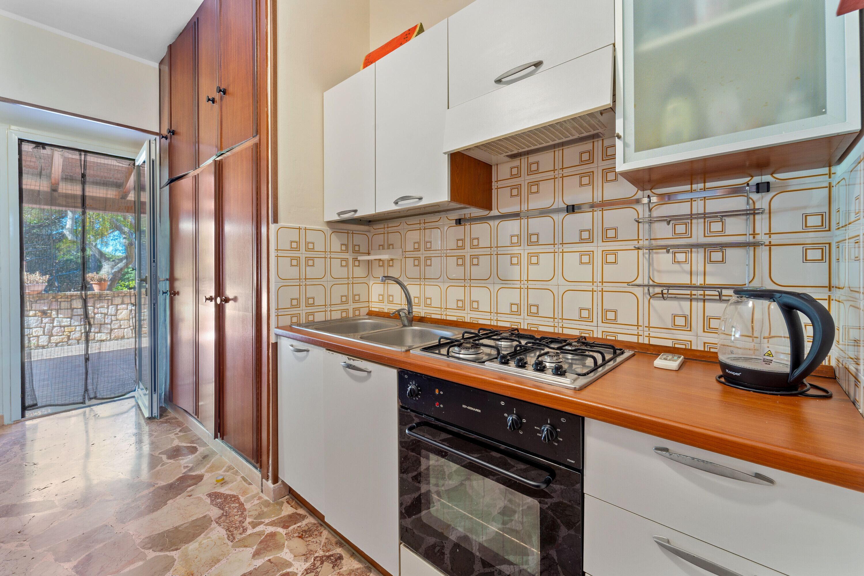 Casa vacanze 'Casetta Angela' con barbecue, giardino in comune e Wi-Fi