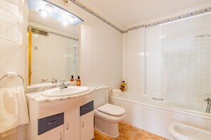 Vasca, asciugacapelli, asciugamani