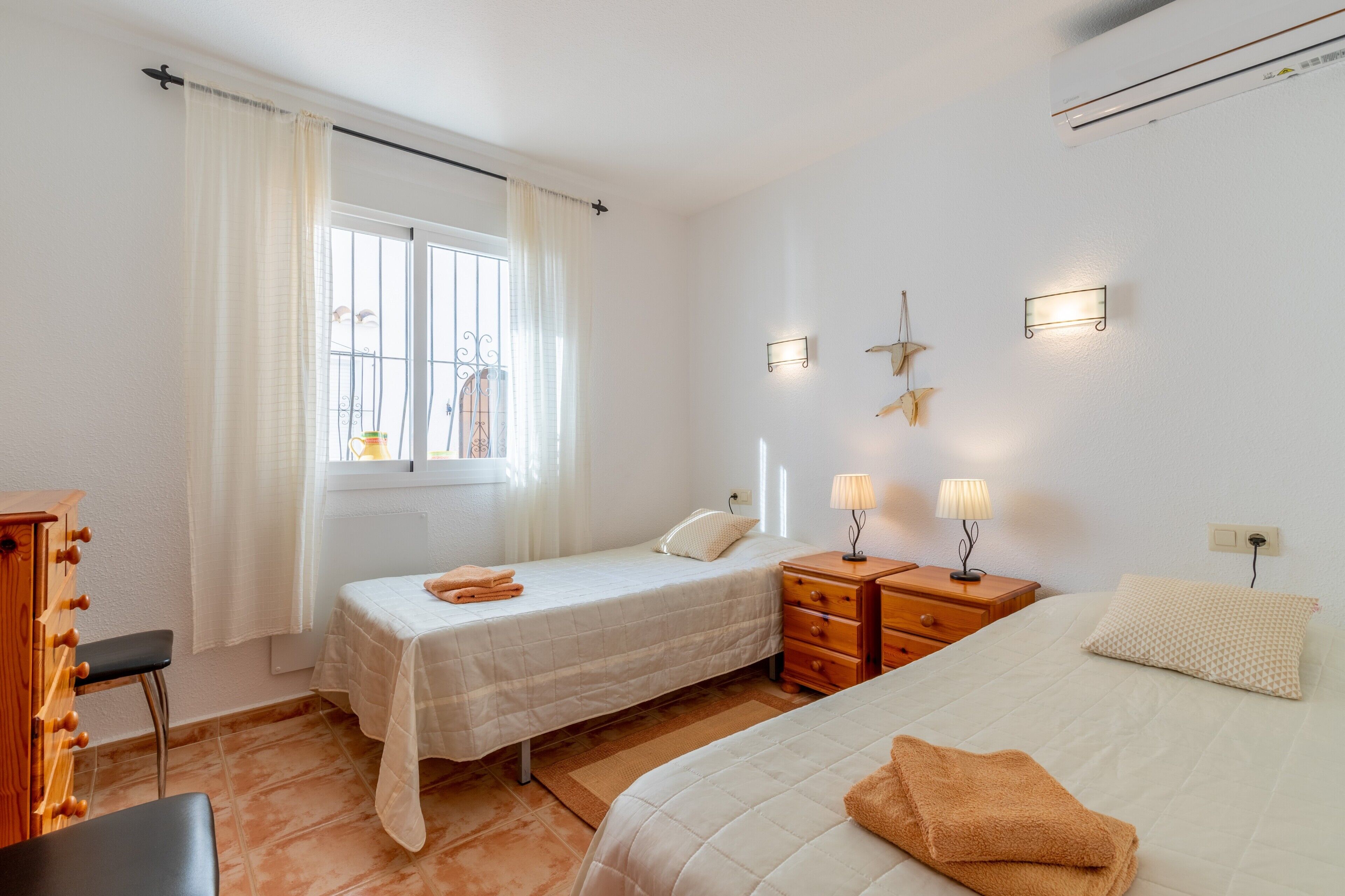 2 dormitorios, tabla de planchar con plancha, wifi gratis y ropa de cama