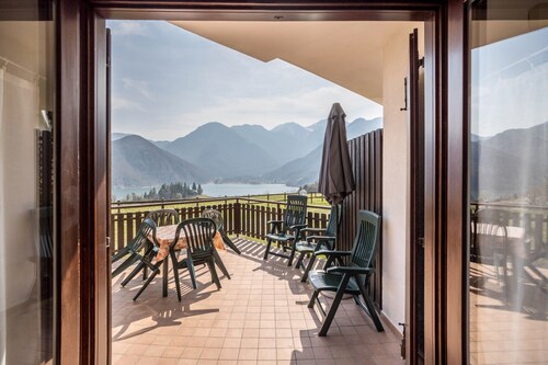 Apartment "Bellavista" with Lake Views & Terrace