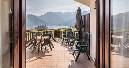 Apartment "Bellavista" with Lake Views & Terrace
