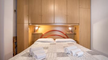 2 bedrooms, WiFi, bed sheets