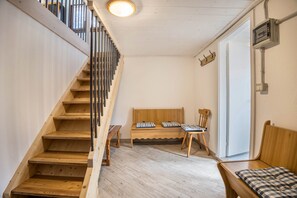 Interior - Holiday Home "Camilla" with Lake Views, Garden & Wi-Fi (Pur TN)