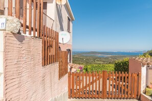 Property grounds - 'Appartamento di Molly' with a view of the Archipelago, Balcony & Wi-Fi (San Pasquale)