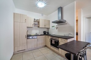 Fridge, oven, stovetop, dishwasher - Apartment "Truma Swing 14" close to Ski Lift with Terrace & Wi-Fi (Meran)