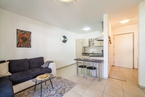 TV - Apartment "Truma Swing 14" close to Ski Lift with Terrace & Wi-Fi (Meran)