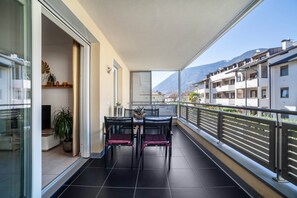 Outdoor dining - Apartment "Truma Swing 14" close to Ski Lift with Terrace & Wi-Fi (Meran)