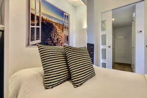 1 habitación, tabla de planchar con plancha, wifi gratis y ropa de cama 