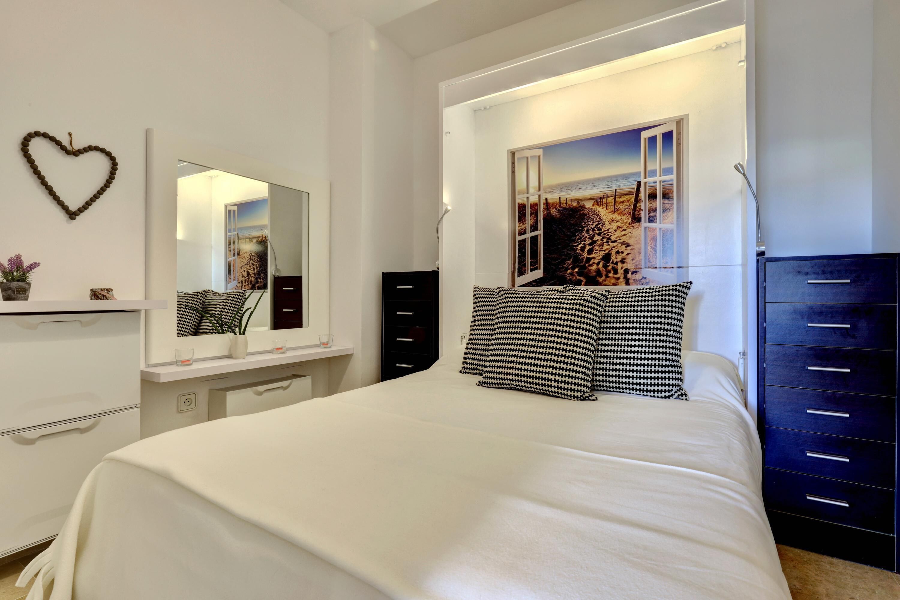 1 slaapkamer, een strijkplank/strijkijzer, gratis wifi, beddengoed