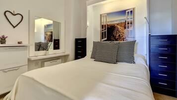 1 dormitorio, tabla de planchar con plancha, wifi gratis y ropa de cama