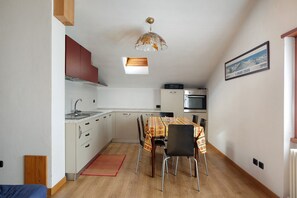 Dining - Atirano------------- (TIRANO)