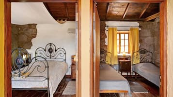 2 bedrooms, iron/ironing board, free WiFi, bed sheets