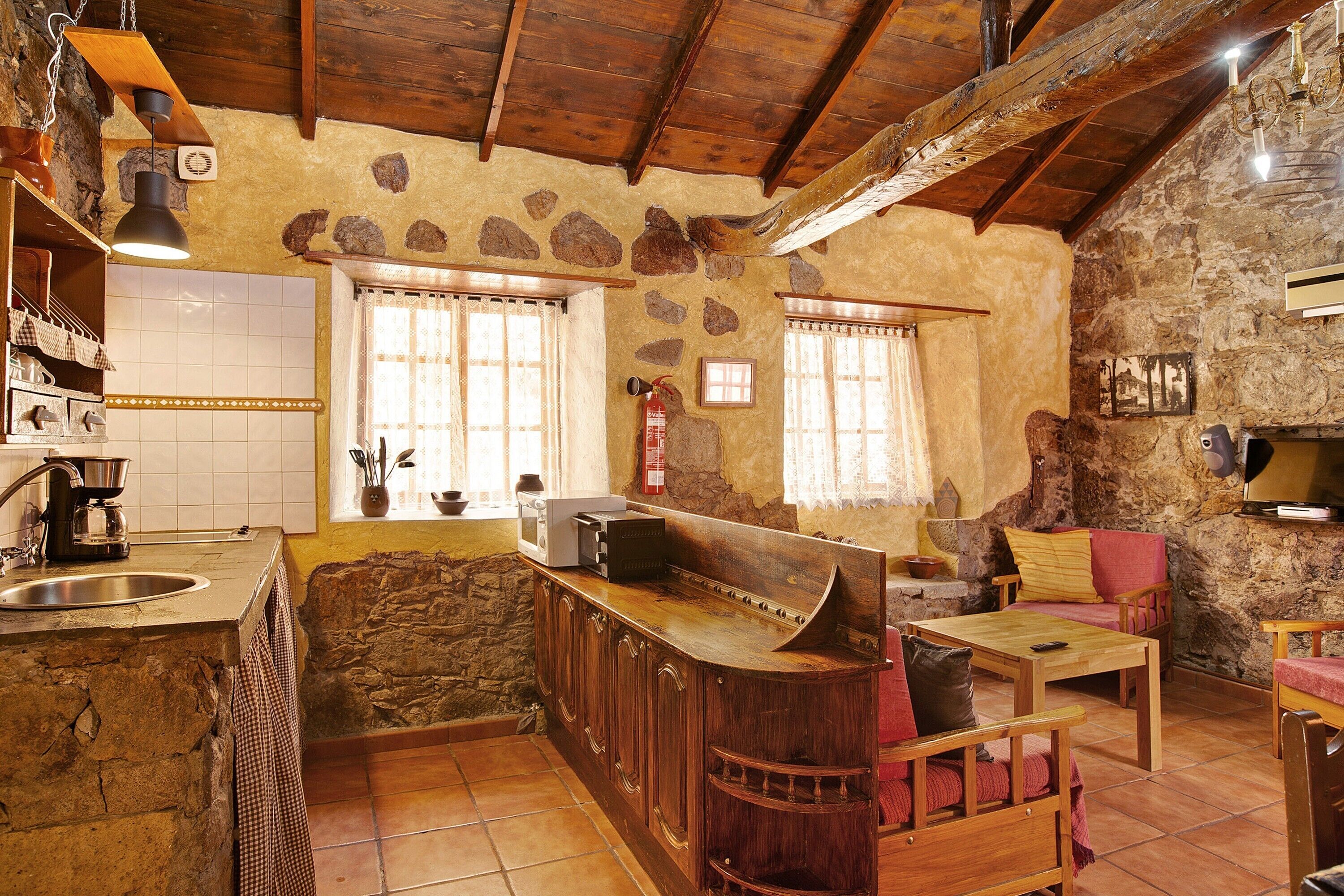 冰箱、微波炉、烤箱、炉灶