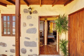 Interior - Villa 'Casa Rural Pepita la de las Flores' with pool, terrace and Wi-Fi (Tejeda)