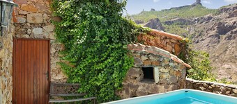 Villa 'Casa Rural Pepita la de las Flores' with pool, terrace and Wi-Fi