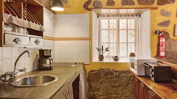 Køleskab, mikrobølgeovn, ovn, kogeplade