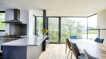 Casa de campo | Cocina privada | Refrigerador, lavavajillas, tetera eléctrica y tostadora