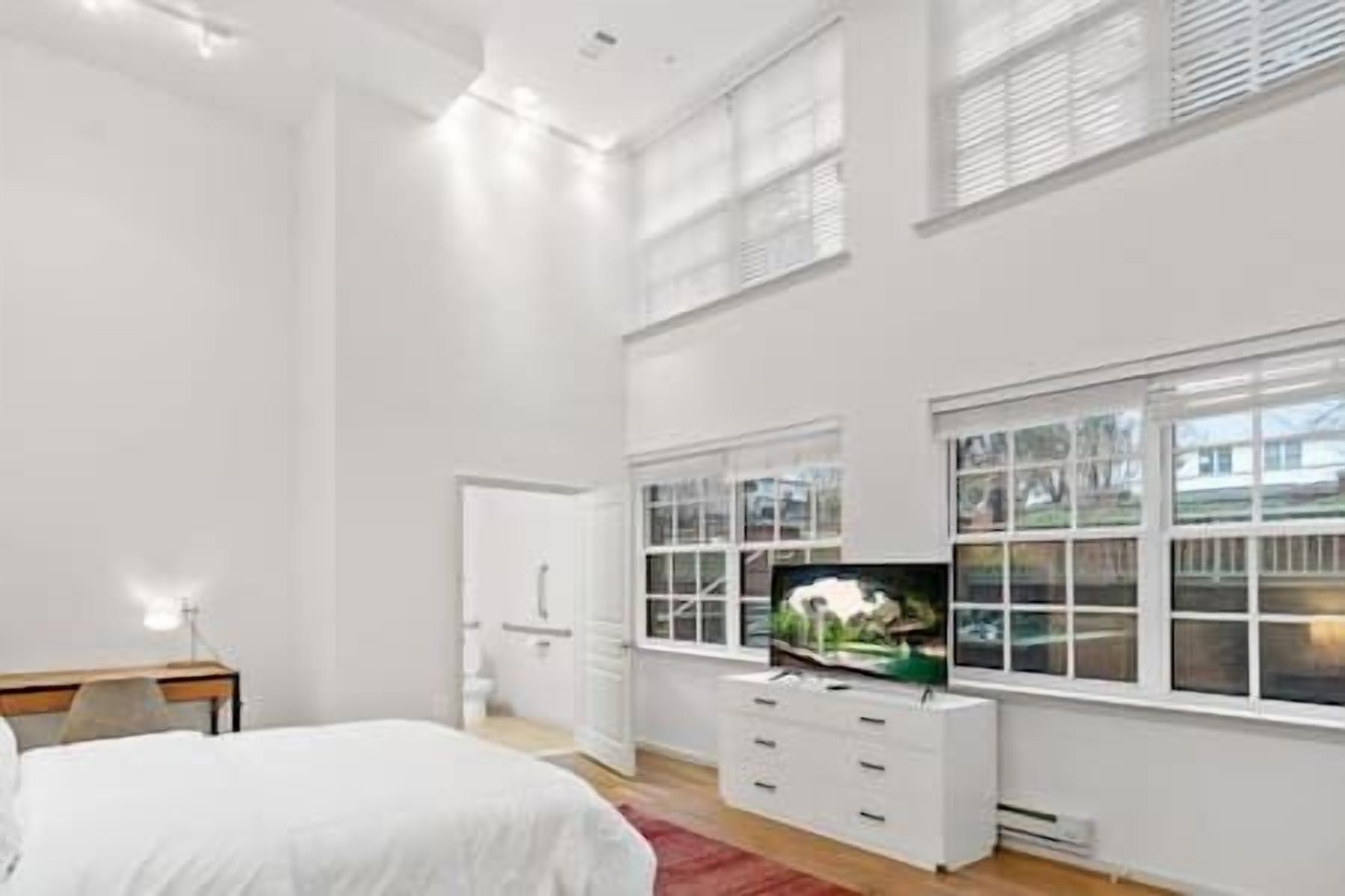 Lovely 3-Bedroom Townhouse Apartment