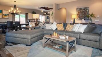 TV, fireplace, Netflix, Hulu