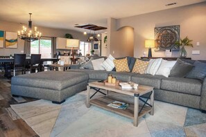 تلفزيون، مدفأة، برامج وأفلام نتفليكس، هولو