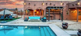 Luxury 4BR Joshua Tree House w/ heated Pool