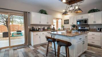 Fridge, microwave, stovetop, dishwasher