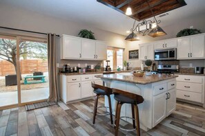 ماكينة لصنع القهوة/الشاي، مستلزمات طهي/أطباق/أوعية