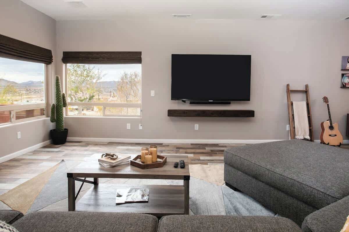 Una televisión, una chimenea, Netflix, Hulu