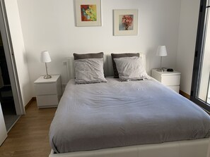 2 bedrooms, free WiFi - Charming Central 2BR Apartment with Terrace, Parking, and WiFi in Arcachon (Arcachon)